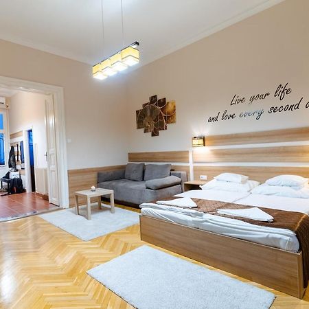 City Center Apartment Debrecen Esterno foto