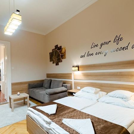 City Center Apartment Debrecen Esterno foto
