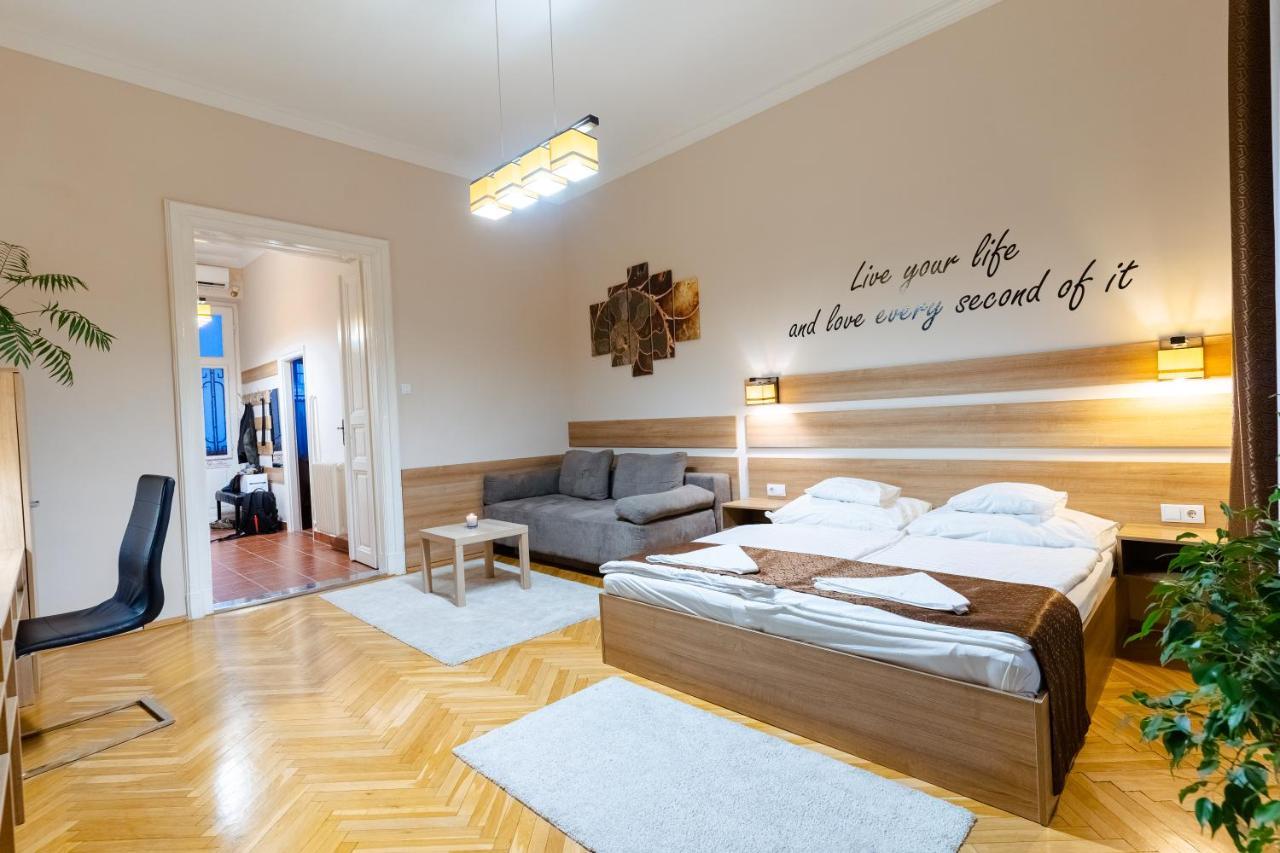 City Center Apartment Debrecen Esterno foto