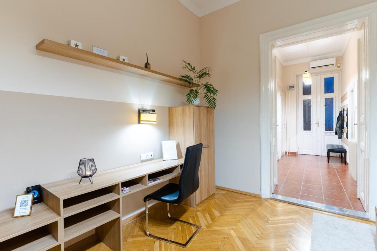 City Center Apartment Debrecen Esterno foto
